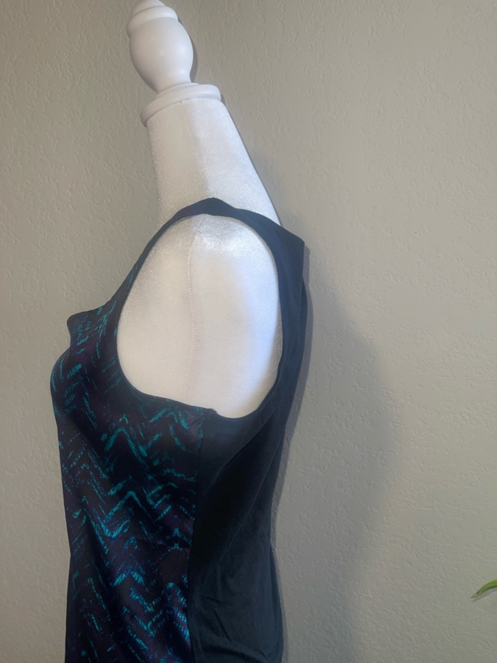Express Black Tank Top with Teal Chevron Print - Picture 4 of 7